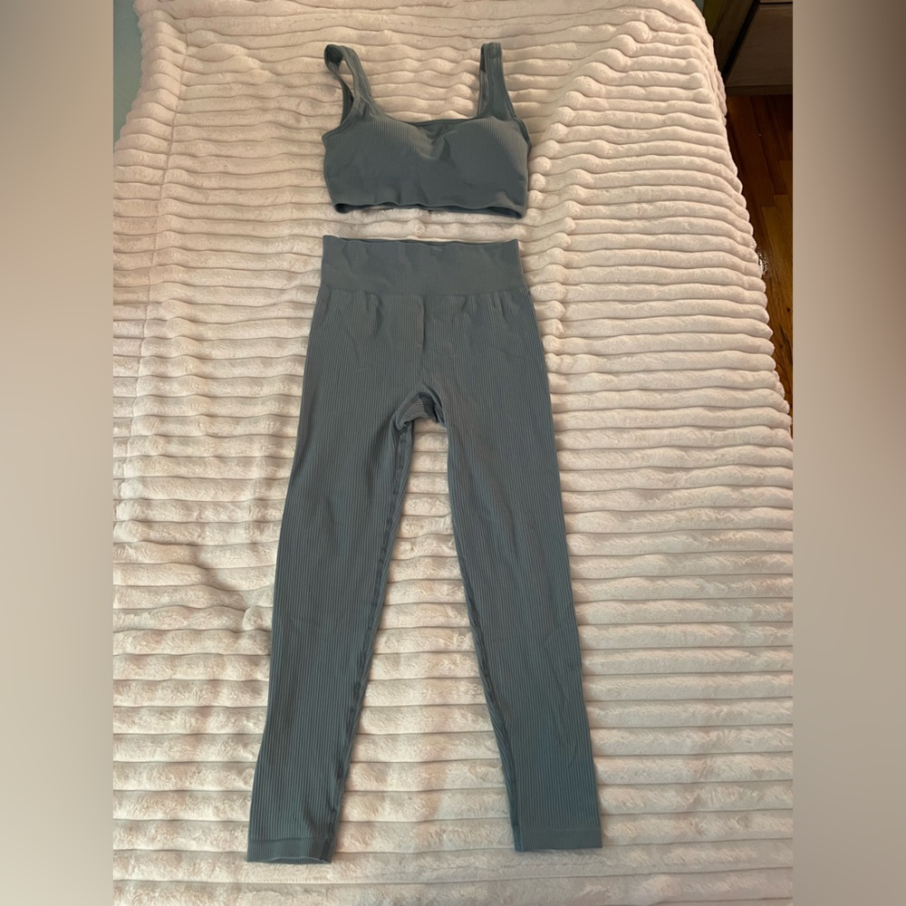 Work out set, thick material, not see through both top and bottom are size L